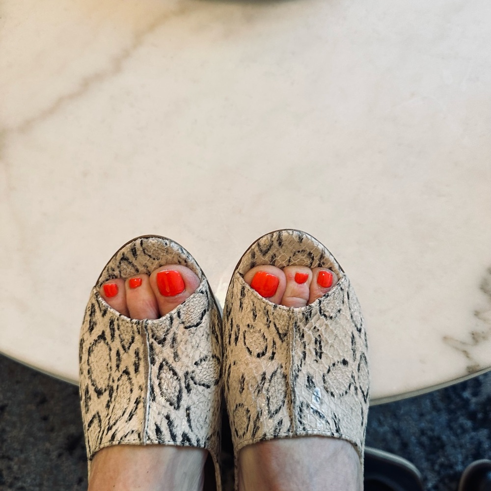 Tahari Peeptoe Snakeskin shoes - Picture 9 of 12